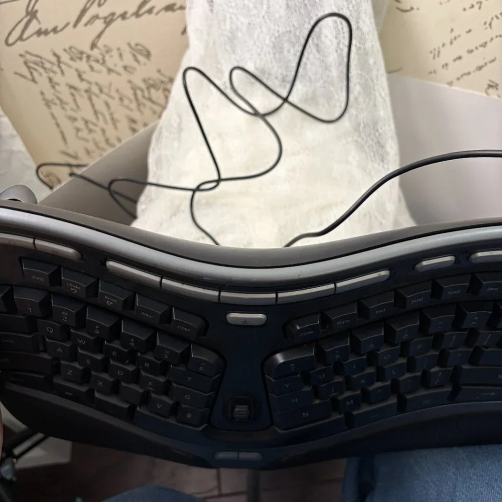 2018 Microsoft Natural Ergonomic Keyboard 4000 v1.0 AS-IS TESTED -Riser Included